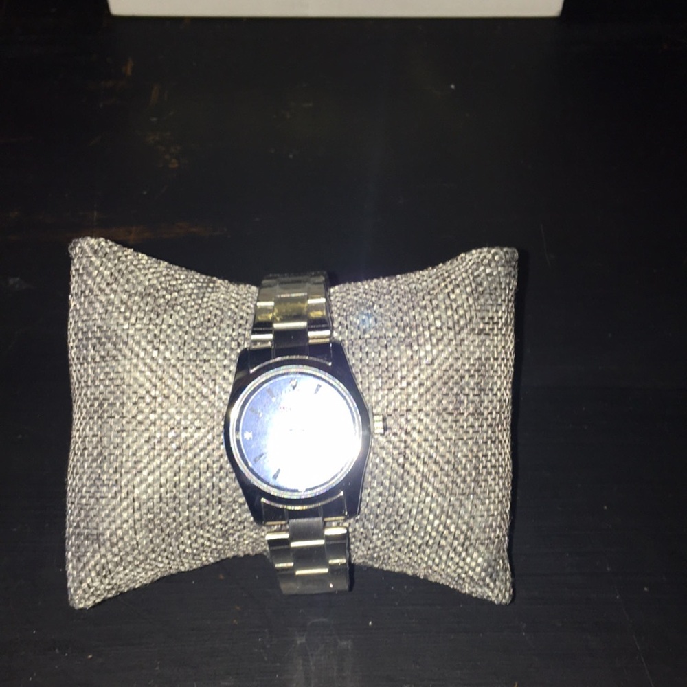 AP Lanch Watch - Picture 2 of 6